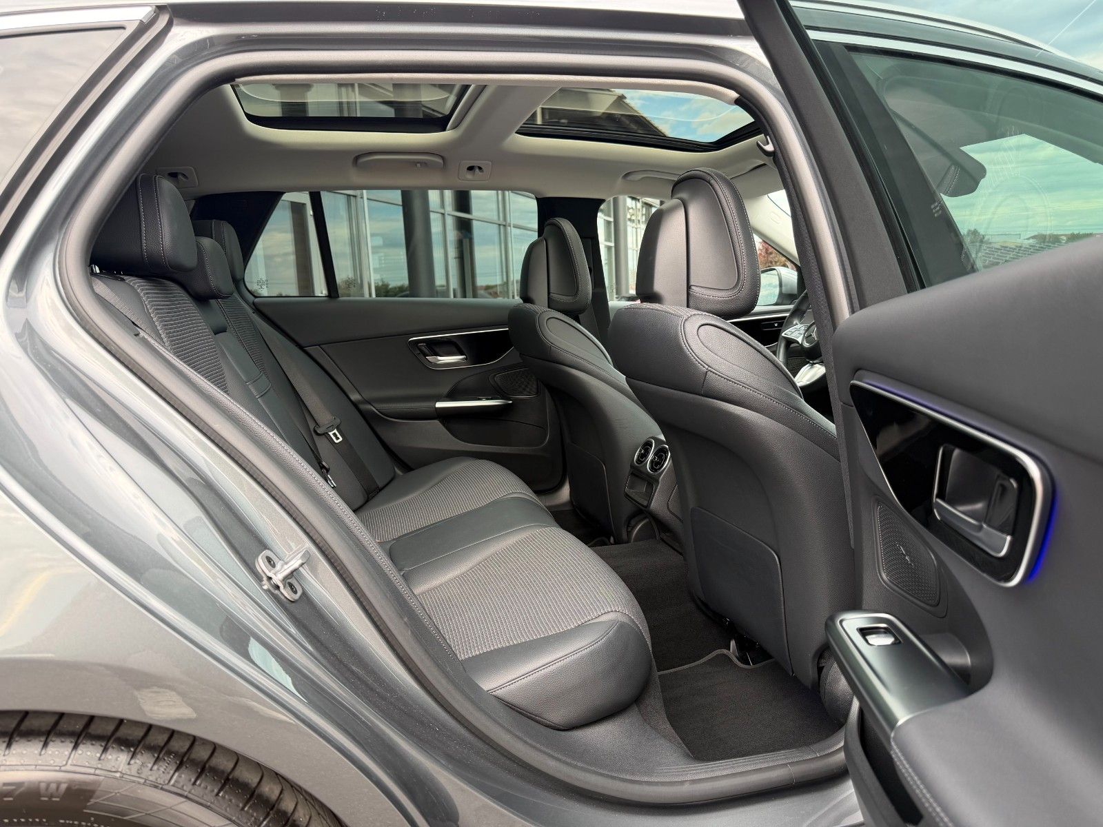 Fahrzeugabbildung Mercedes-Benz C 220d T Avantgarde+Pano+AHK+Ambiente+