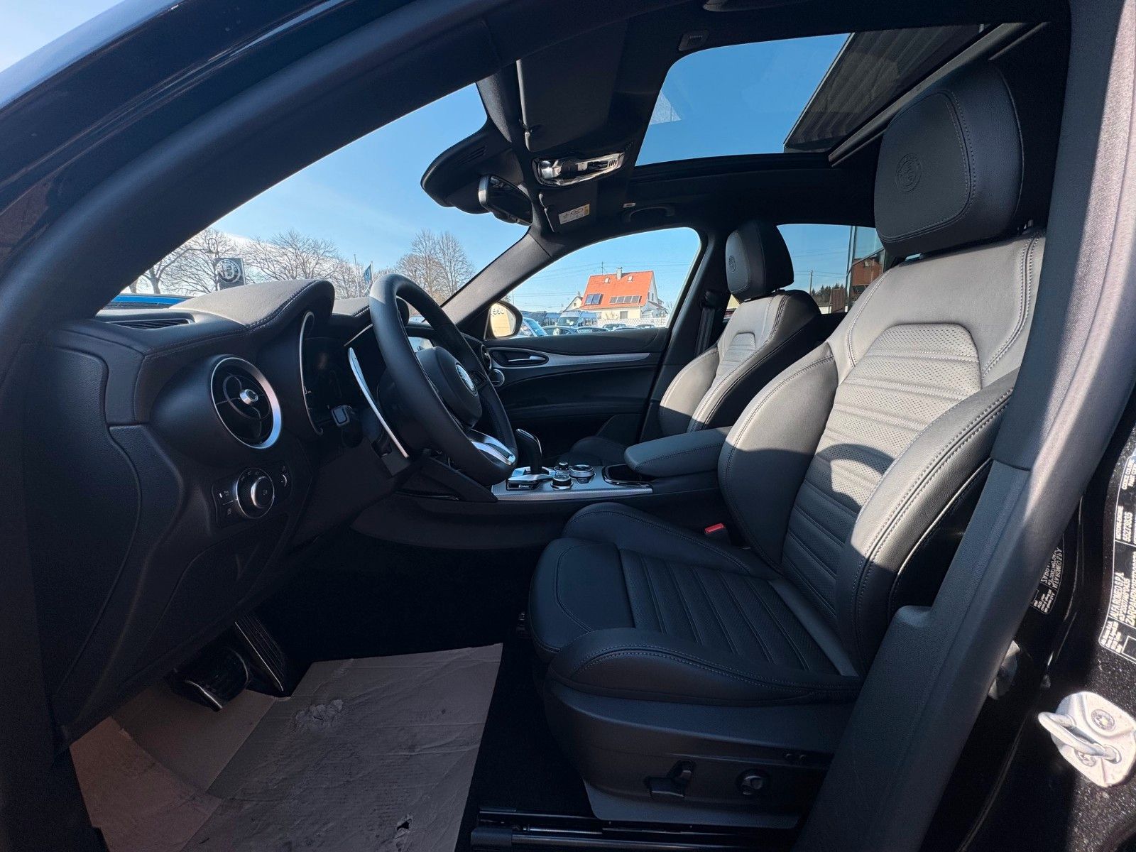 Fahrzeugabbildung Alfa Romeo Stelvio VELOCE 280 PS Glasdach Memory AHK elektr