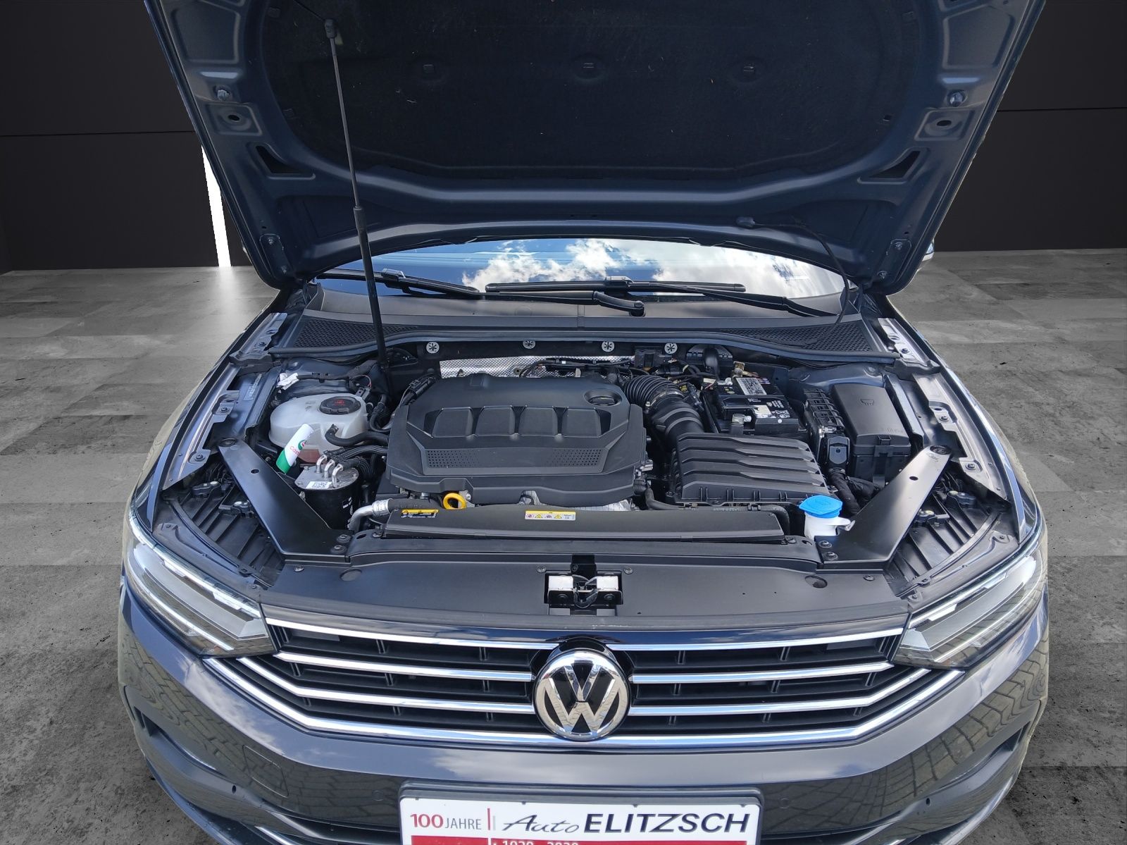Fahrzeugabbildung Volkswagen Passat Variant TDI Business DSG LED AHK Navi ACC
