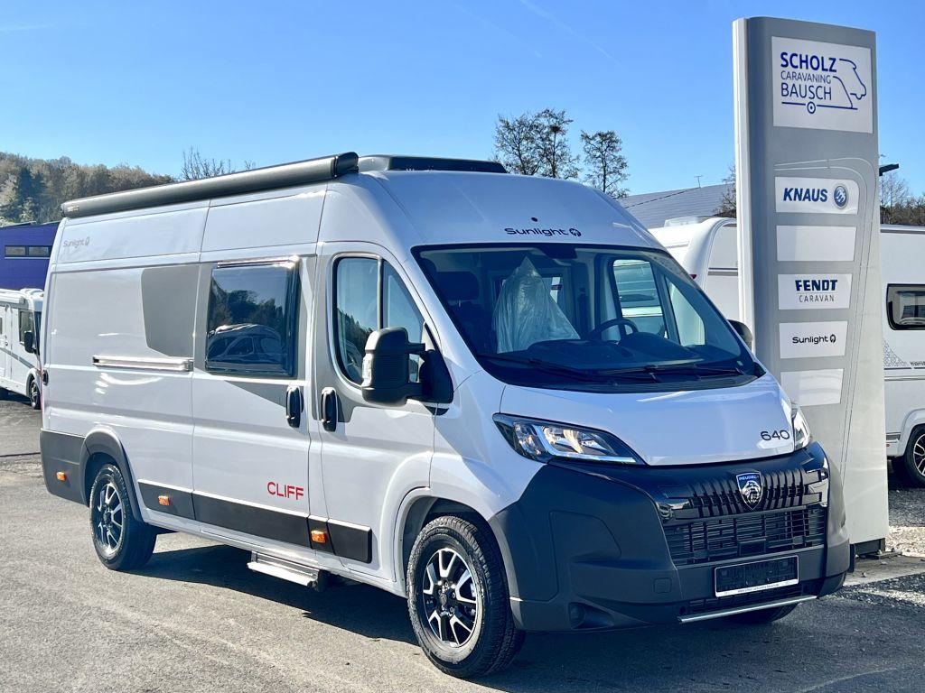 Sunlight Camper Van CLIFF 640 mit Markise