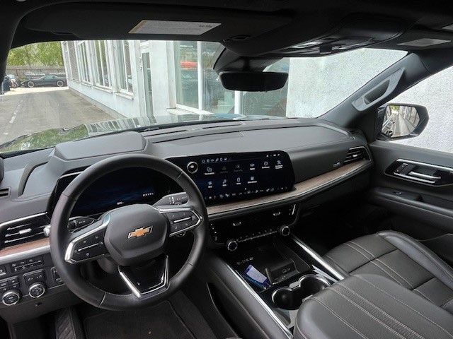Vehicle photo 17