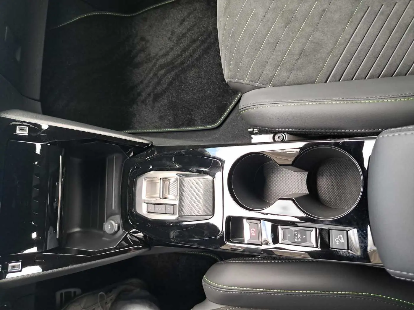 Peugeot 2008 145 PS e-DSC GT +Allwetter+Navi+360°Kamera*
