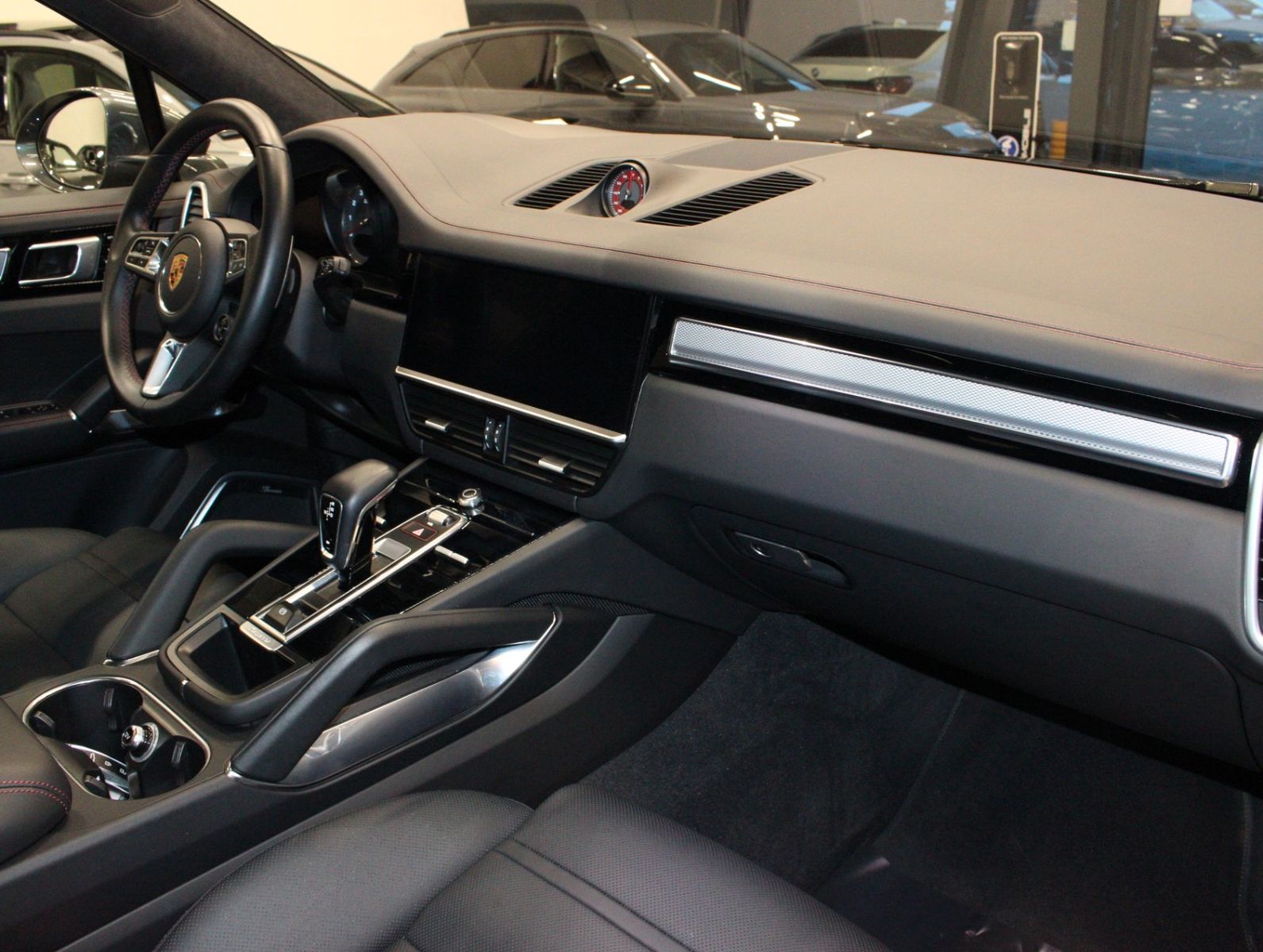 Fahrzeugabbildung Porsche Cayenne Turbo Sport Chrono*Sport Design*VOLL