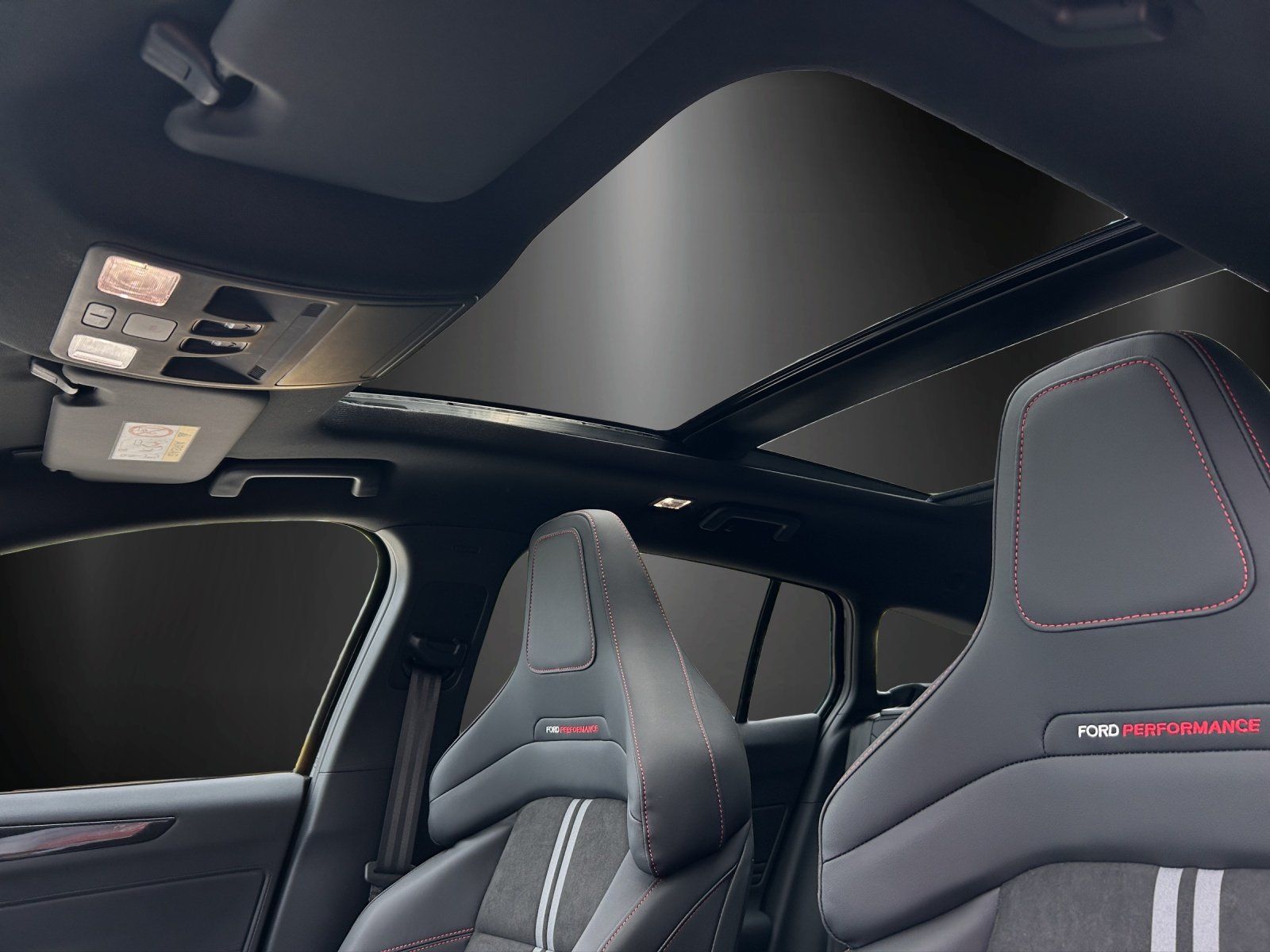 Fahrzeugabbildung Ford Focus Turnier ST X GlasDach B+O Winter PDC 20Zol