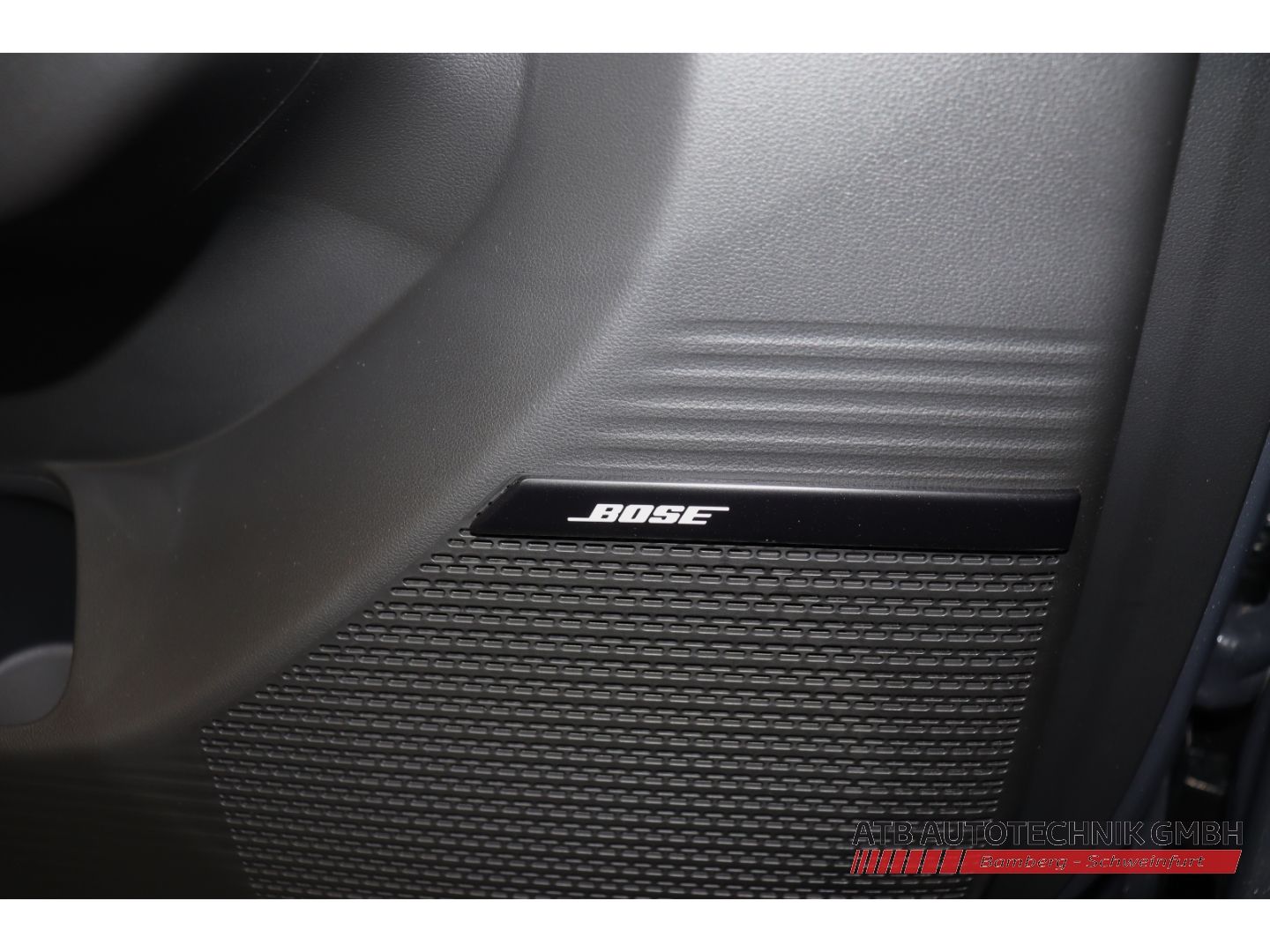 Fahrzeugabbildung Hyundai SANTA FE Blackline MY26 1.6 T-GDi PHEV 4WD HUD N