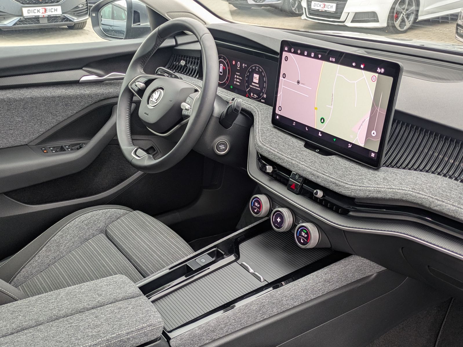Fahrzeugabbildung SKODA Superb 2.0 TDI 4x4 Selection MATRIX*AHK*PANO*19"