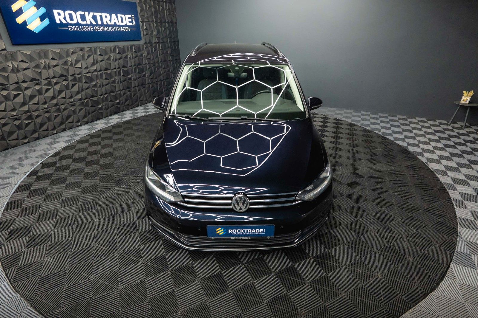 Fahrzeugabbildung Volkswagen Touran 1.6 Comfortline IQ.Drive | 7 Sitze | ACC