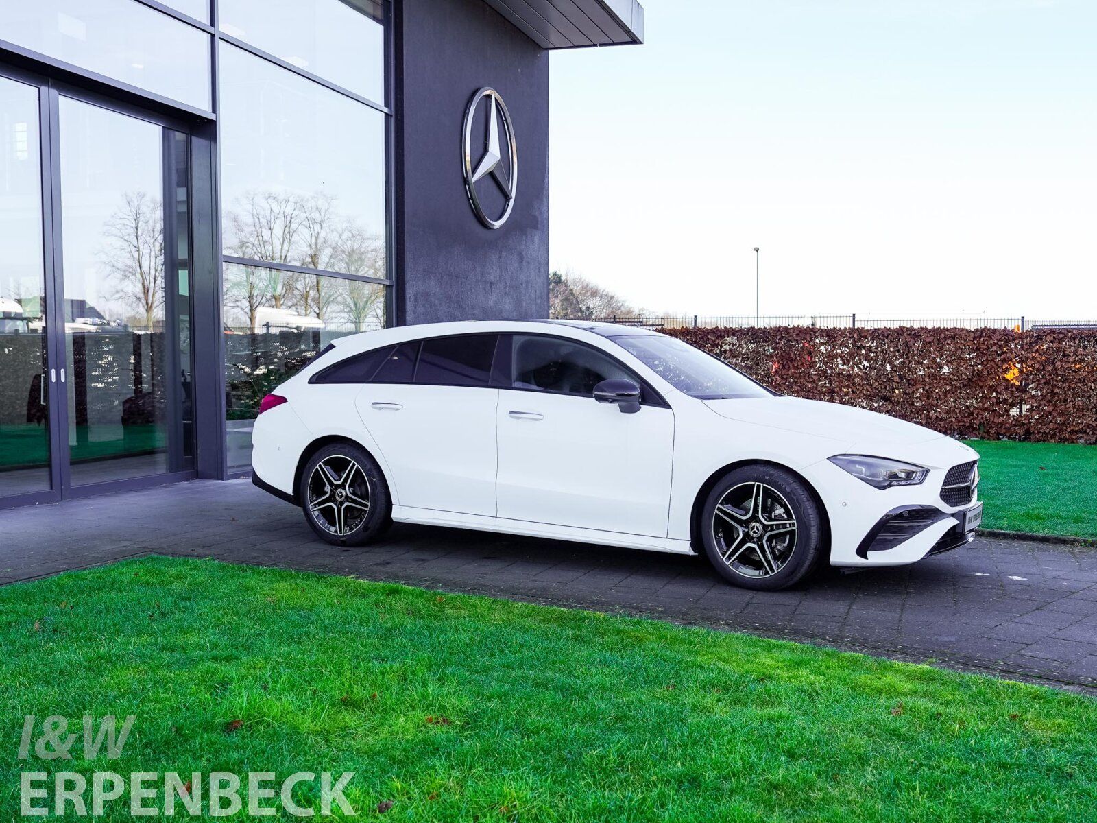 Fahrzeugabbildung Mercedes-Benz CLA 200 SB AMG 360° FAP Pano Night Distr Std.Hz.