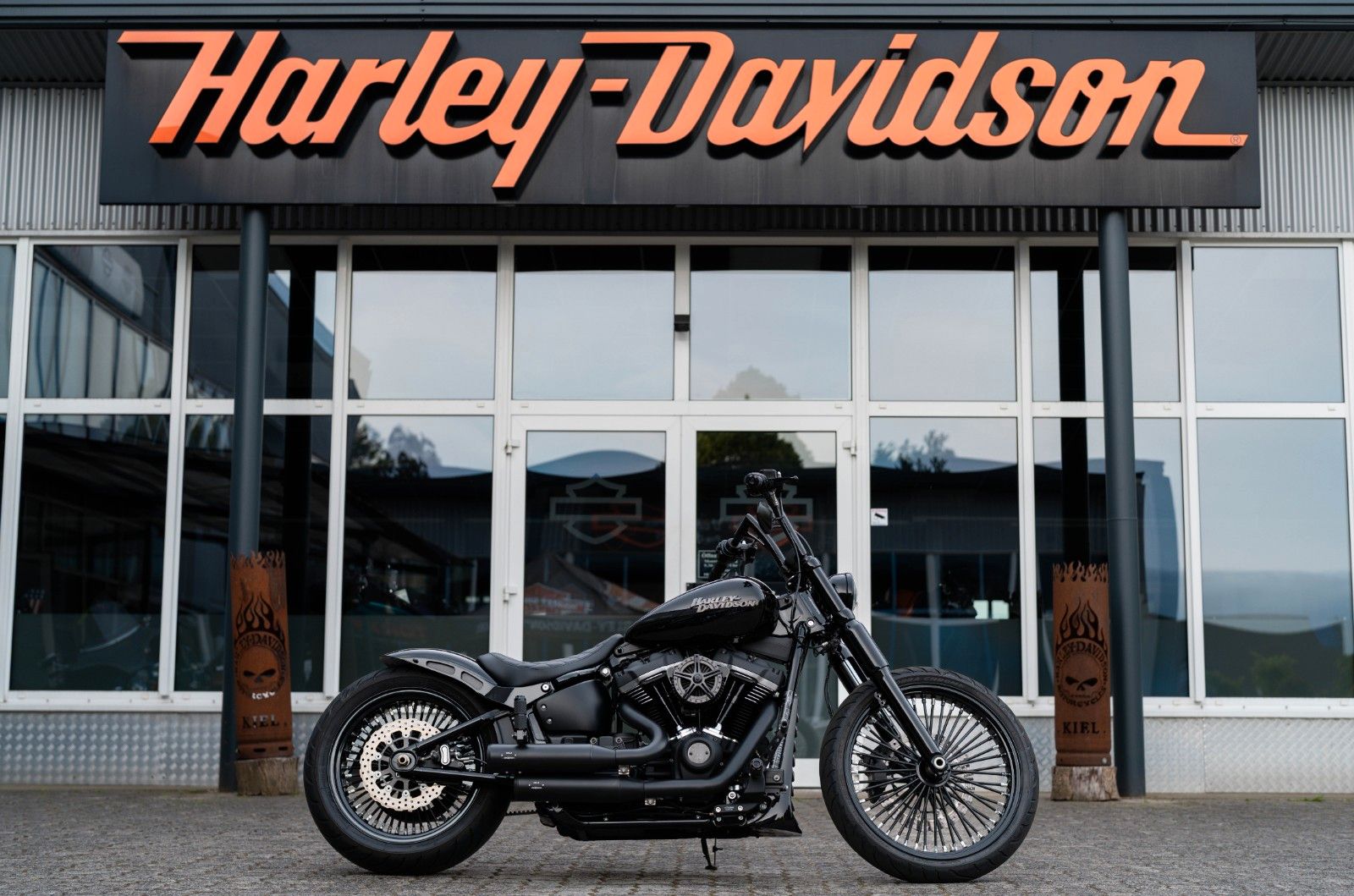 Fahrzeugabbildung Harley-Davidson FXBB STREET BOB SOFTAIL - MCJ - BIG SPOKE -