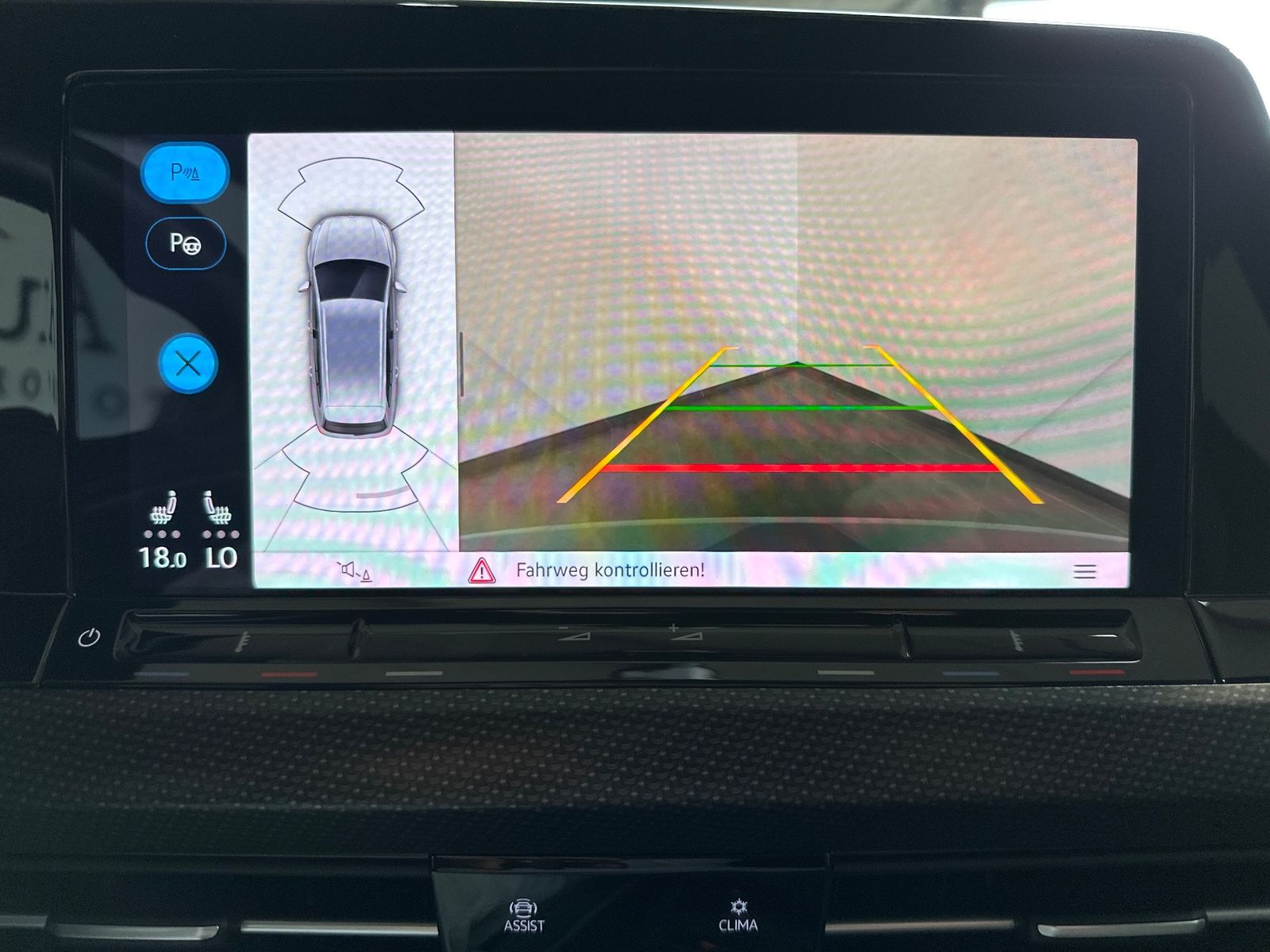Fahrzeugabbildung Volkswagen Golf Variant 2.0 TDI DSG R-Line NAV+LED+AHK