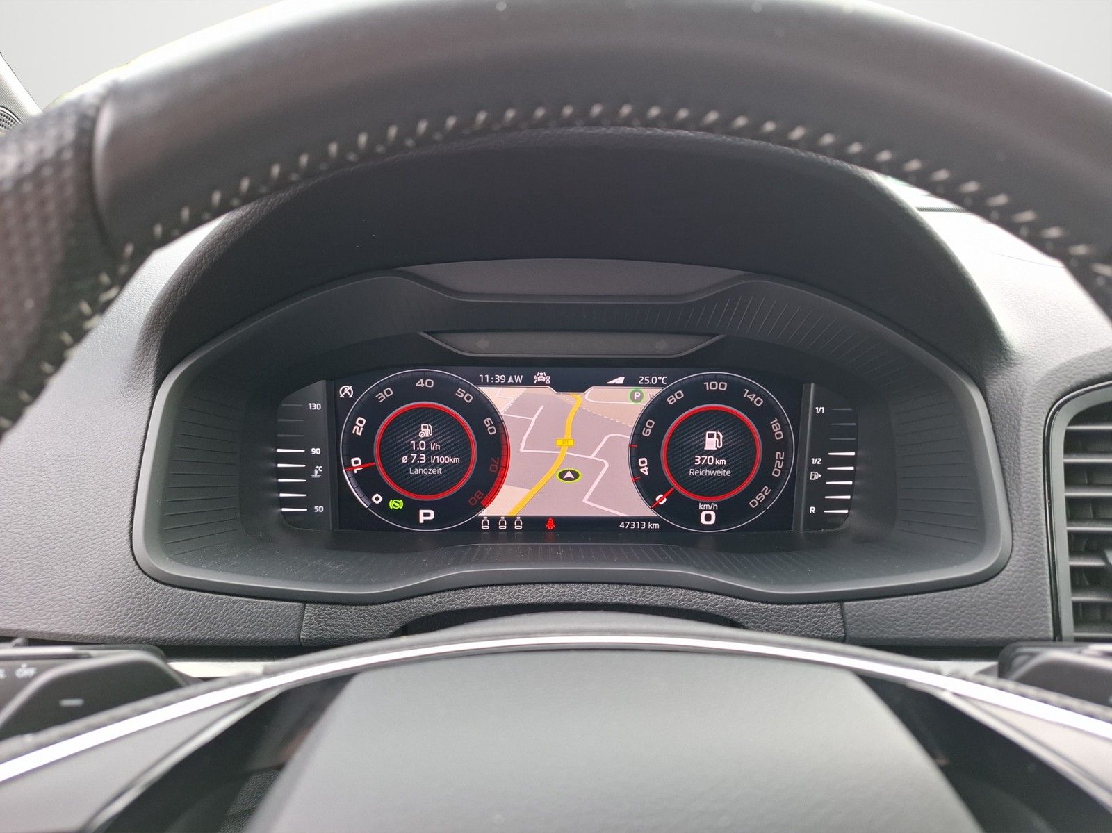 SKODA Karoq 1.5 TSI Sportline DSG / AHK / NAVI / KAMER - Image 12