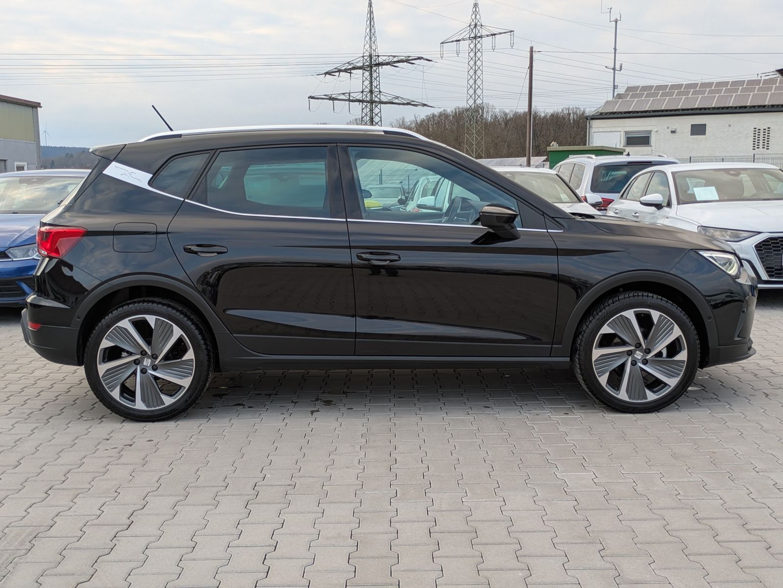 Fahrzeugabbildung SEAT Arona 1.5 TSI FR DSG AHK*ACC*LED*APP*DAB*KAMERA