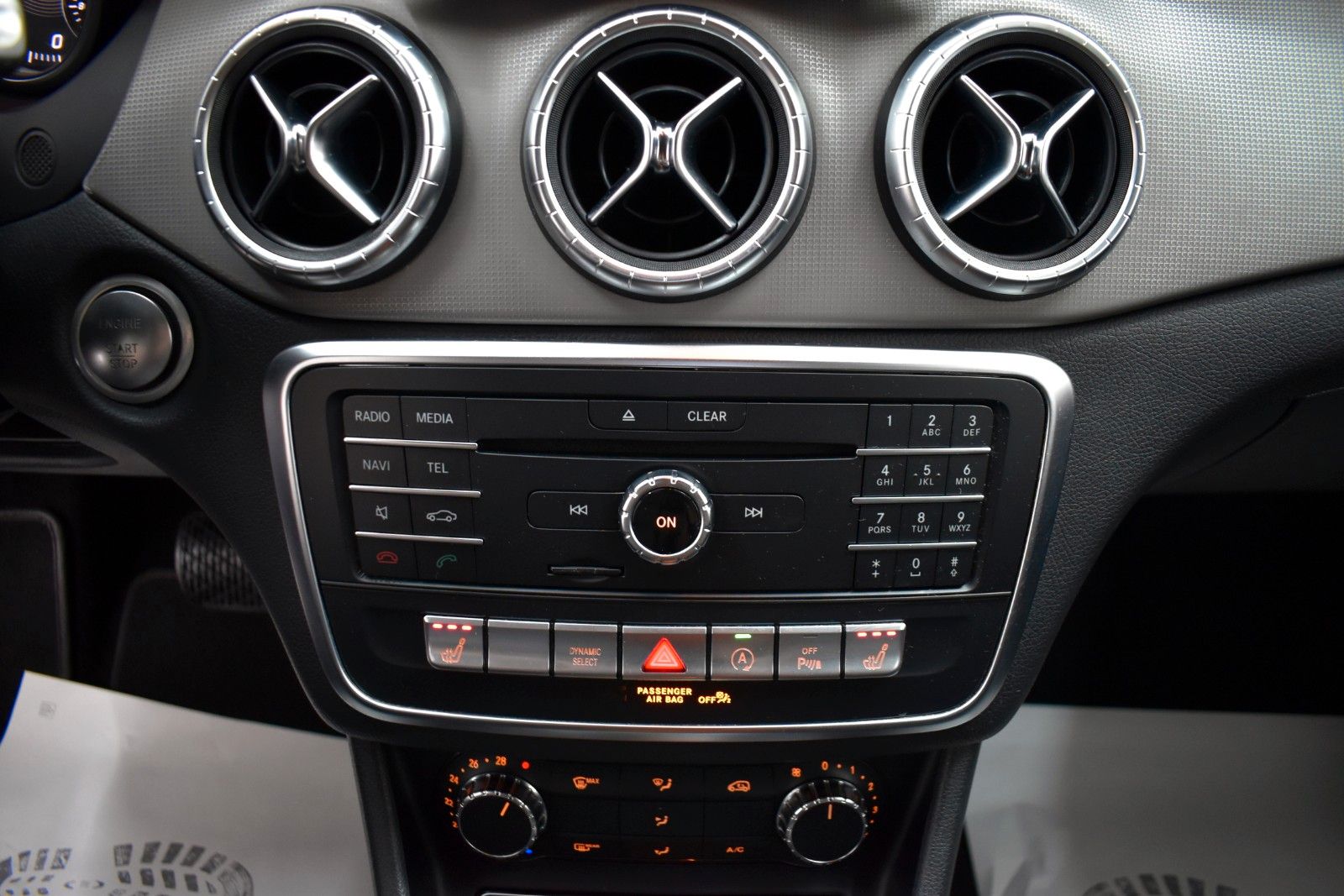 Fahrzeugabbildung Mercedes-Benz CLA 180 SB, Urban Leder,Navi,LED,8fach bereift!