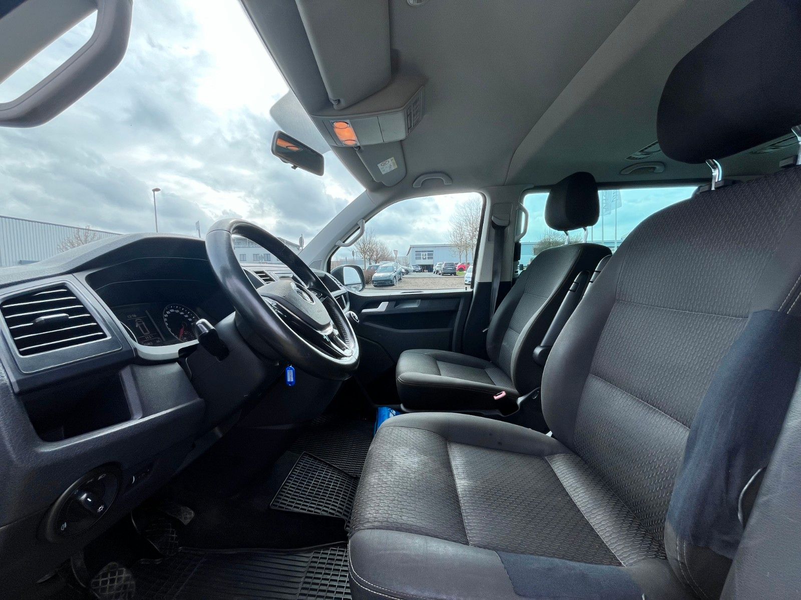 Fahrzeugabbildung Volkswagen T6 Multivan Trendline