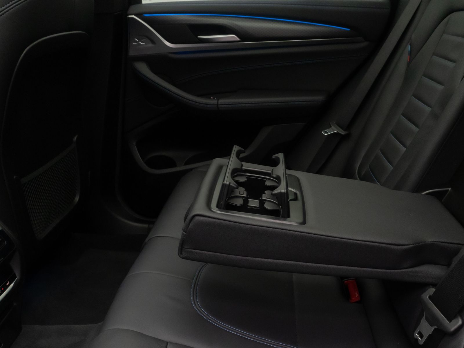 Fahrzeugabbildung BMW X3 xD30e M Sport Laser DAB Kamera HUD Panorama