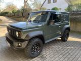 Suzuki Jimny mit 9`` Display und Kamera