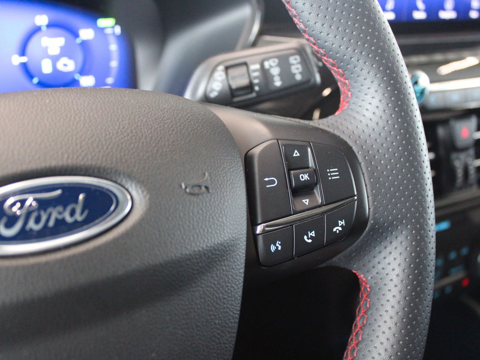 Fahrzeugabbildung Ford Kuga 2.5 PHEV ST-Line Aut. Panodach WinterPaket