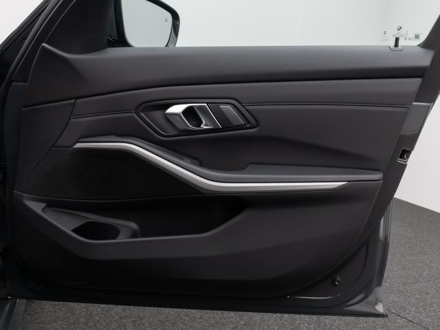Foto Nummer 31: BMW 320e