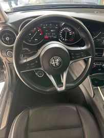 Alfa-Romeo Giulia - 8