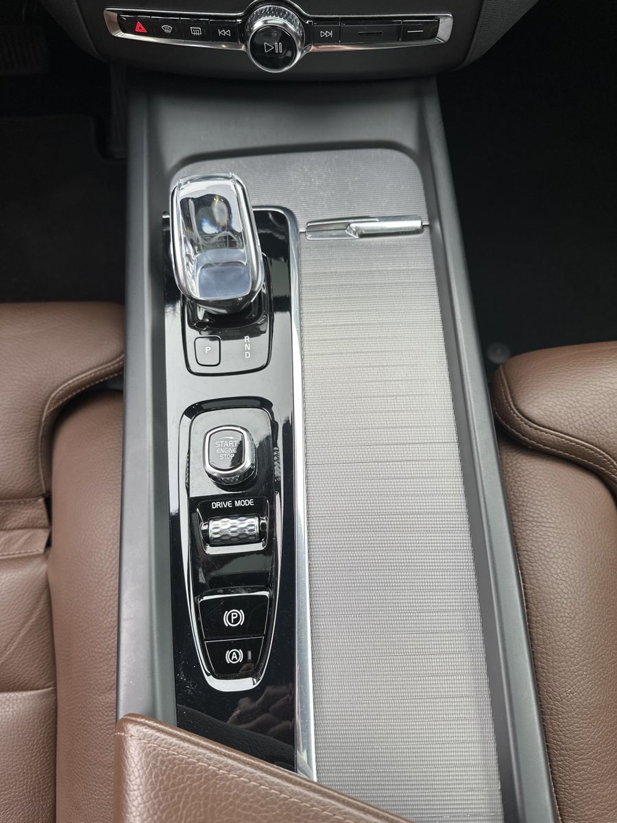Fahrzeugabbildung Volvo XC60 B4 D Geartronic Inscription NAV+LED+PANO+VC