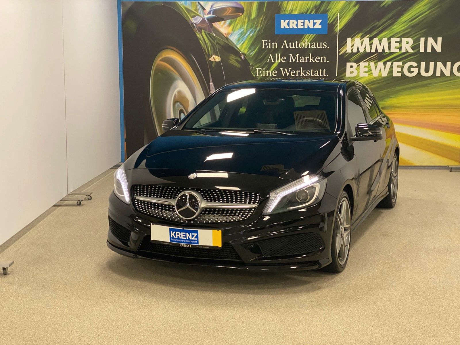 Fahrzeugabbildung Mercedes-Benz A 180 StreetStyle+NAVI+18"+AMG Optik Paket+DCT+