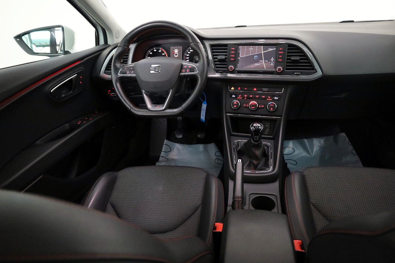 Fahrzeugabbildung SEAT Leon ST FR, T.Leder,Navi,LED,SH,PDC,Panorama +WR