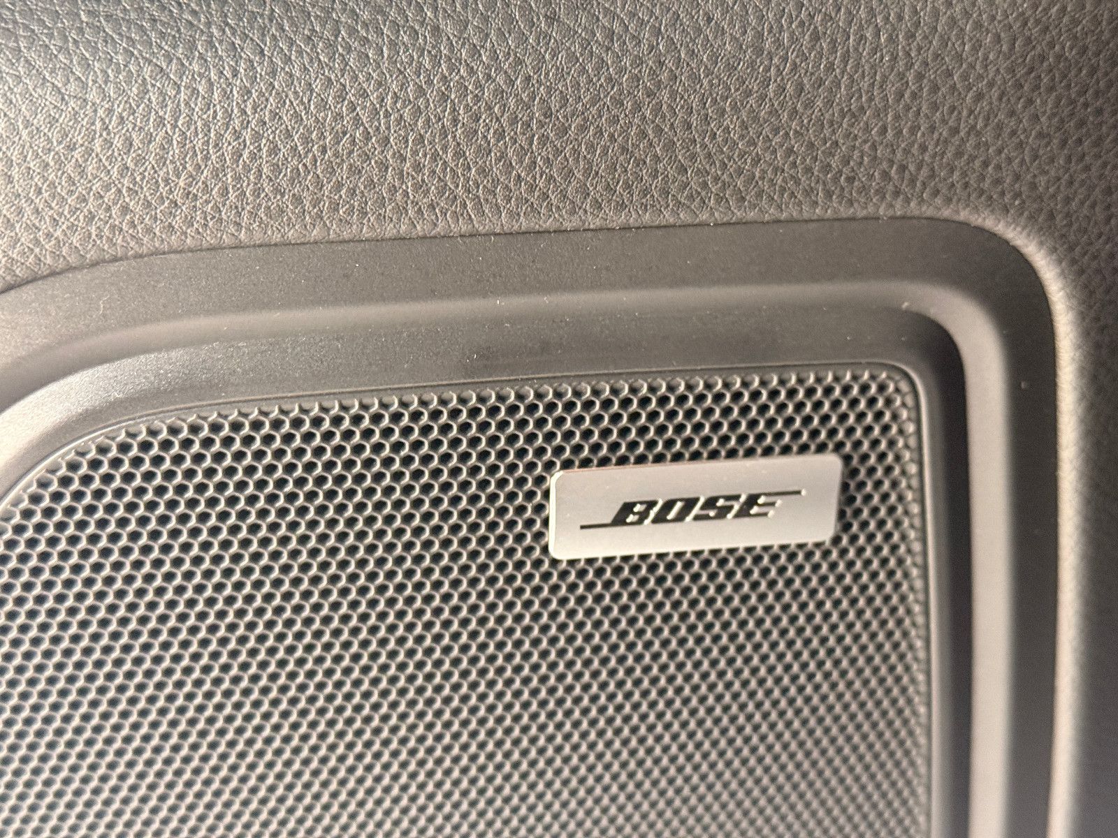 Fahrzeugabbildung Porsche Macan S Diesel/PANO/360°/MEMORY/SOUND/SHZ