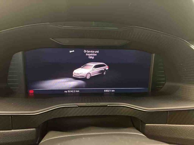 Superb Combi 2.0TDI Sportline 4x4 KAM+NAVI+ACC