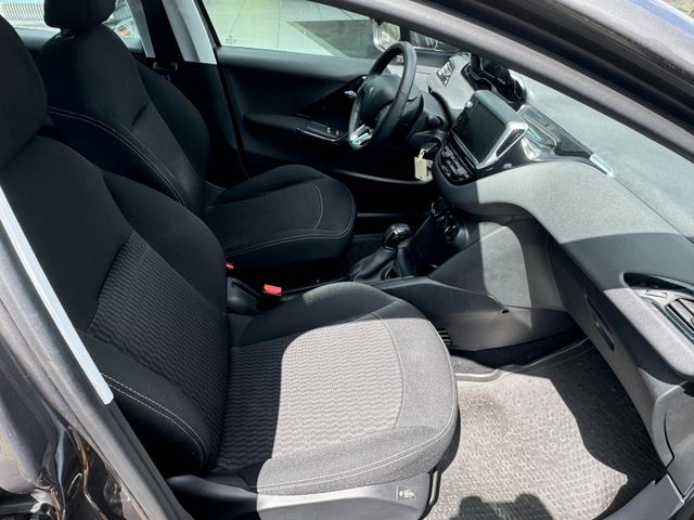 PEUGEOT 208 Active