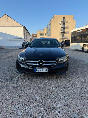 MERCEDES-BENZ E 200 d Autom. -