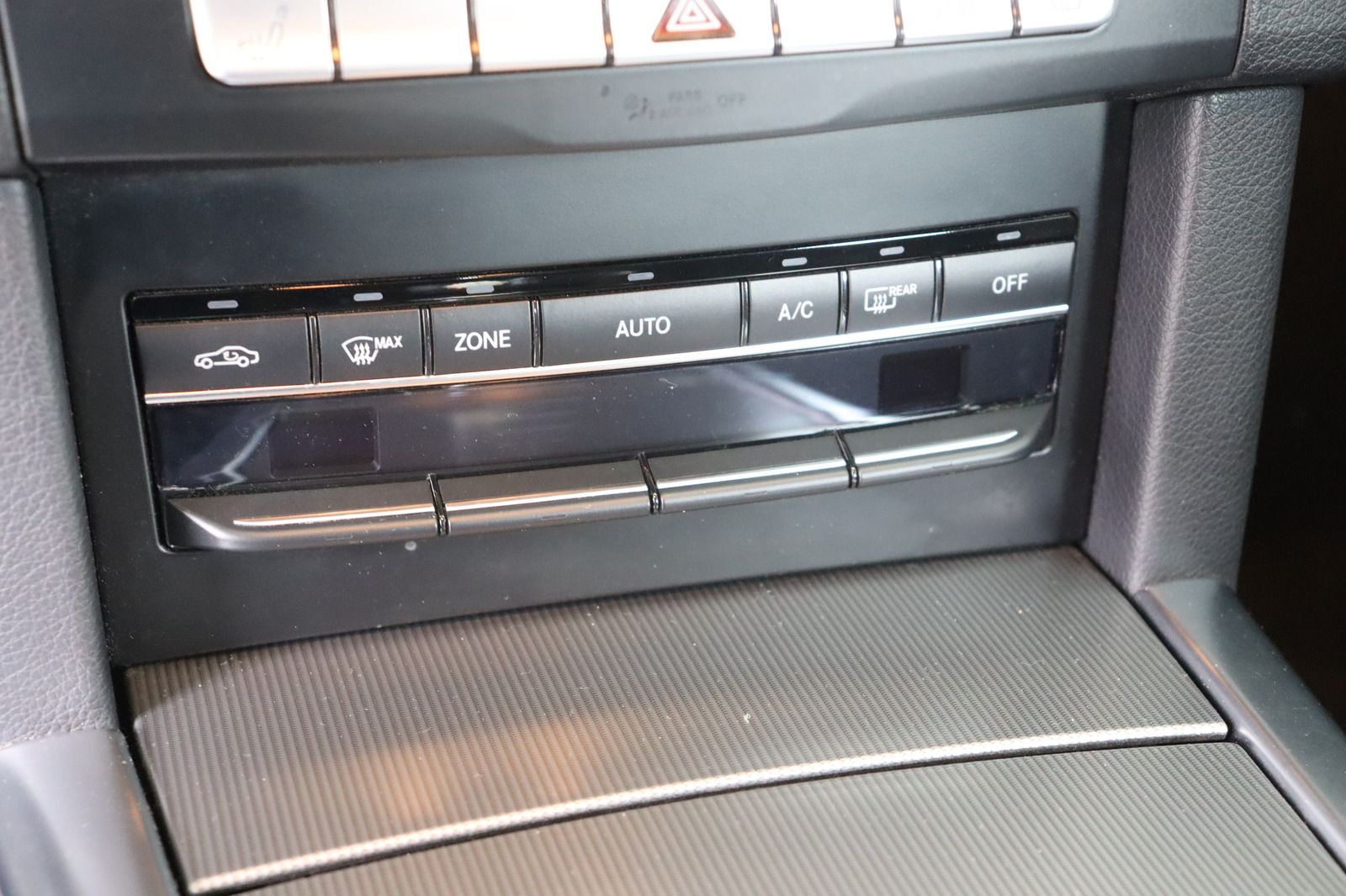 Fahrzeugabbildung Mercedes-Benz E 200 BlueTEC * LED * Navi * HU 03.2028 Avantgar