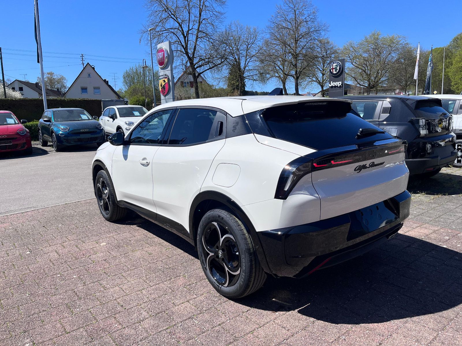 Fahrzeugabbildung Alfa Romeo Junior Ibrida 1.2 VGT 48V-Hybrid 107 kW Ti