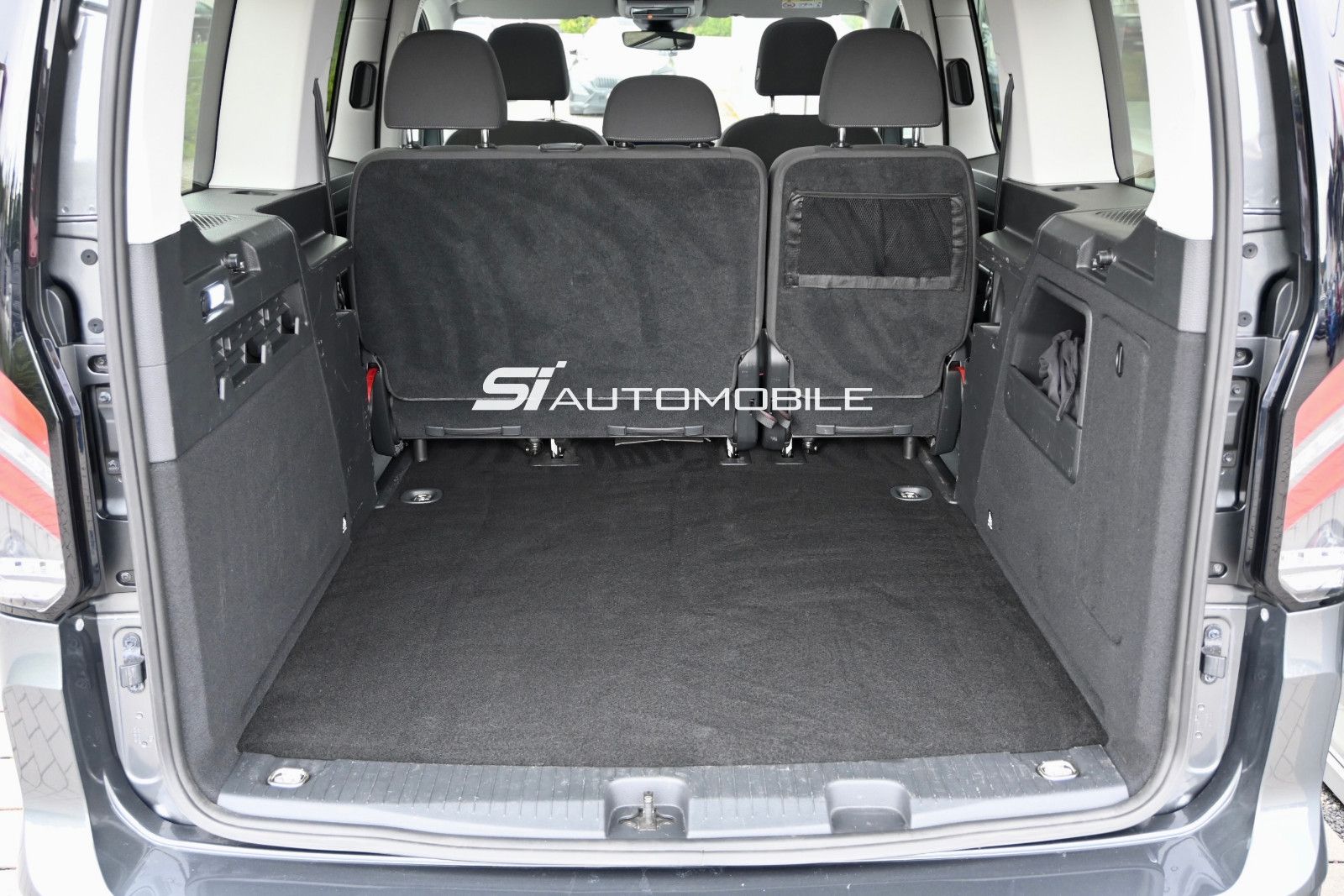 Fahrzeugabbildung Ford Grand Tourneo 2.0 d Titanium Aut °PANO°KAM°8FACH