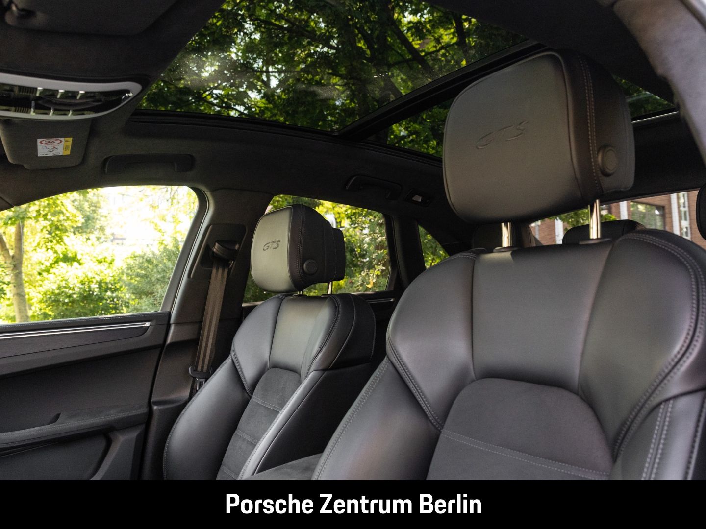 Porsche Macan GTS Karminrot Sportabgasanlage Panorama foto 7