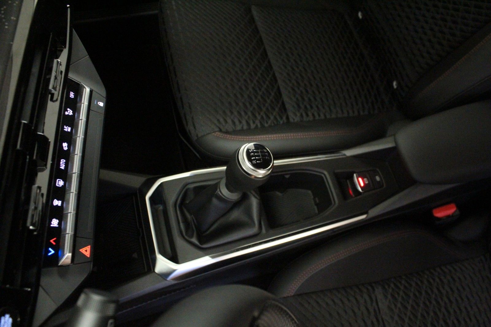 Fahrzeugabbildung Renault Clio VI TCe 115 Techno*Winter-Paket* #15688