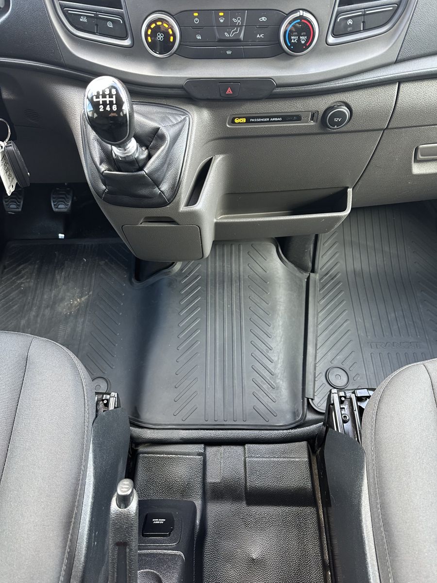 Fahrzeugabbildung Ford Transit 350 L3 DoKa NAV+AHK+CARPLAY+DAB+TEMPOMAT
