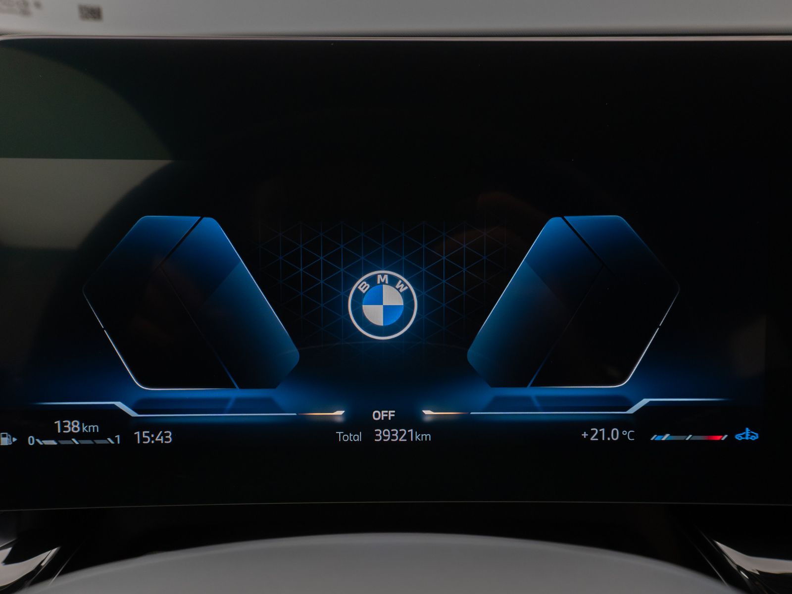 Fahrzeugabbildung BMW X1 sD18i xLine Kamera DAB Komfort Alarm AHK LED