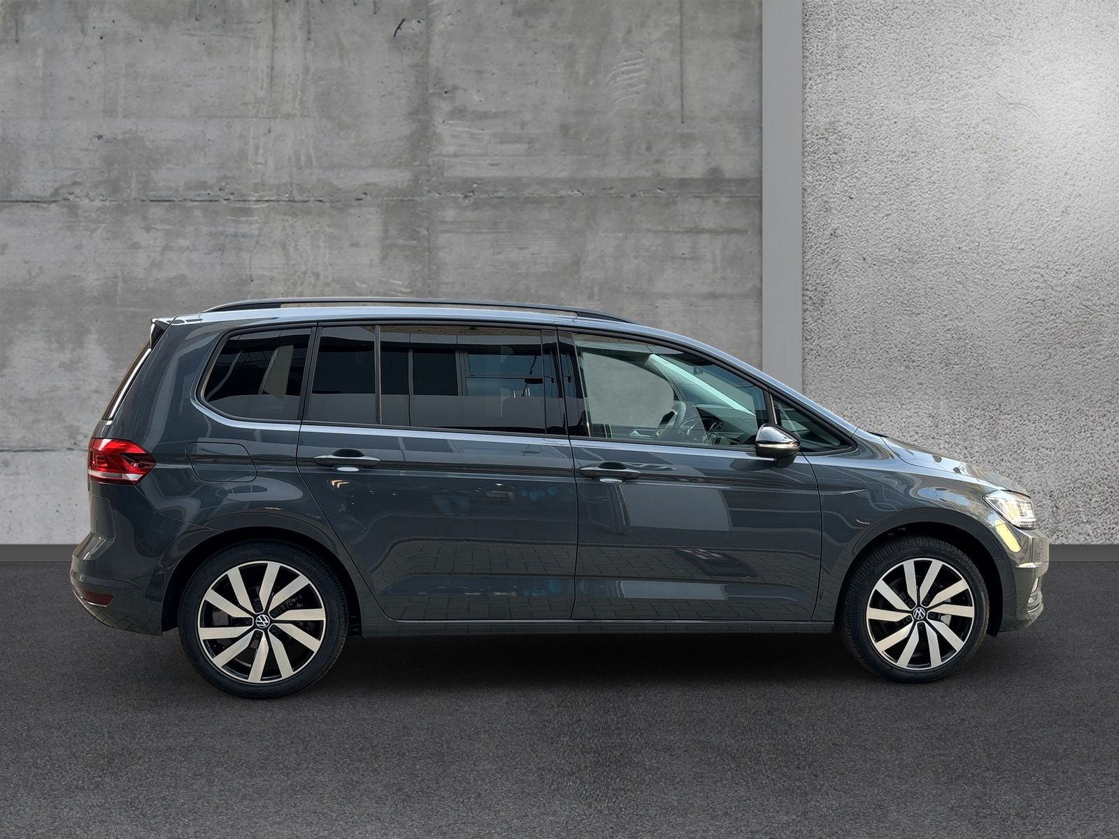 Fahrzeugabbildung Volkswagen Touran 2.0 TDI Highline Keyless Pano Kamera AHK