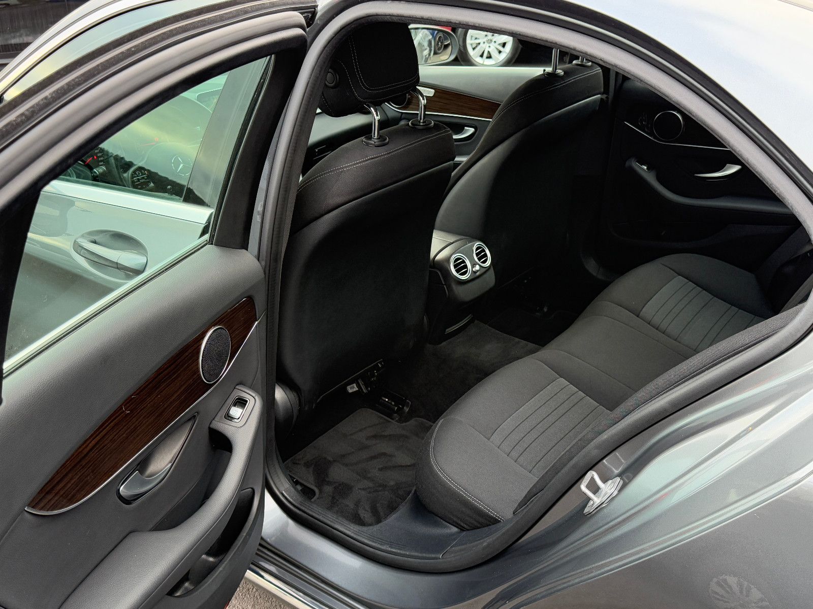 Fahrzeugabbildung Mercedes-Benz C 300de Limo Avantgarde Hybrid 9G DAB GRA Navi