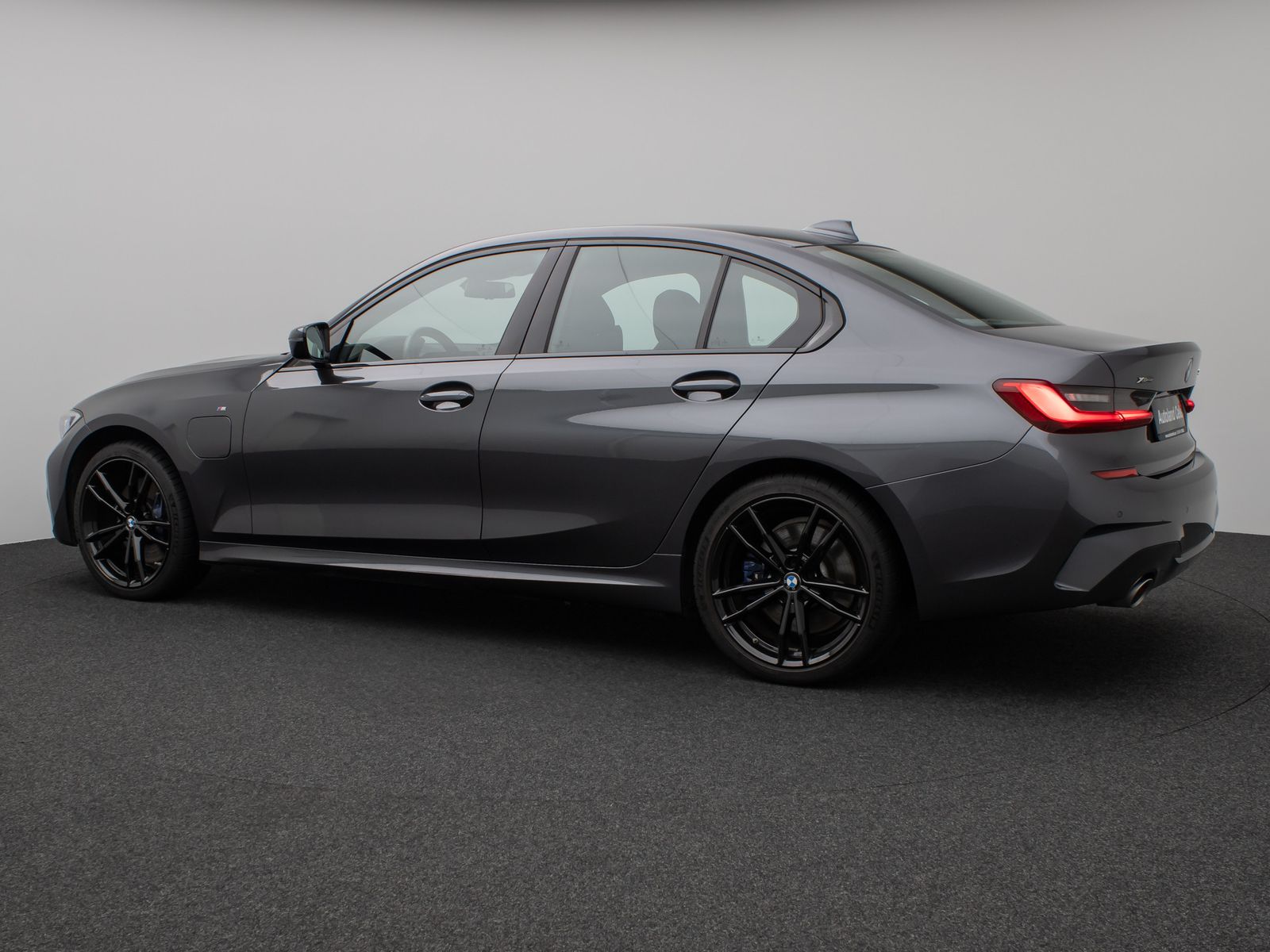 Fahrzeugabbildung BMW 330e xD M Sport Laser Glasdach PDC HUD DAB HiFi