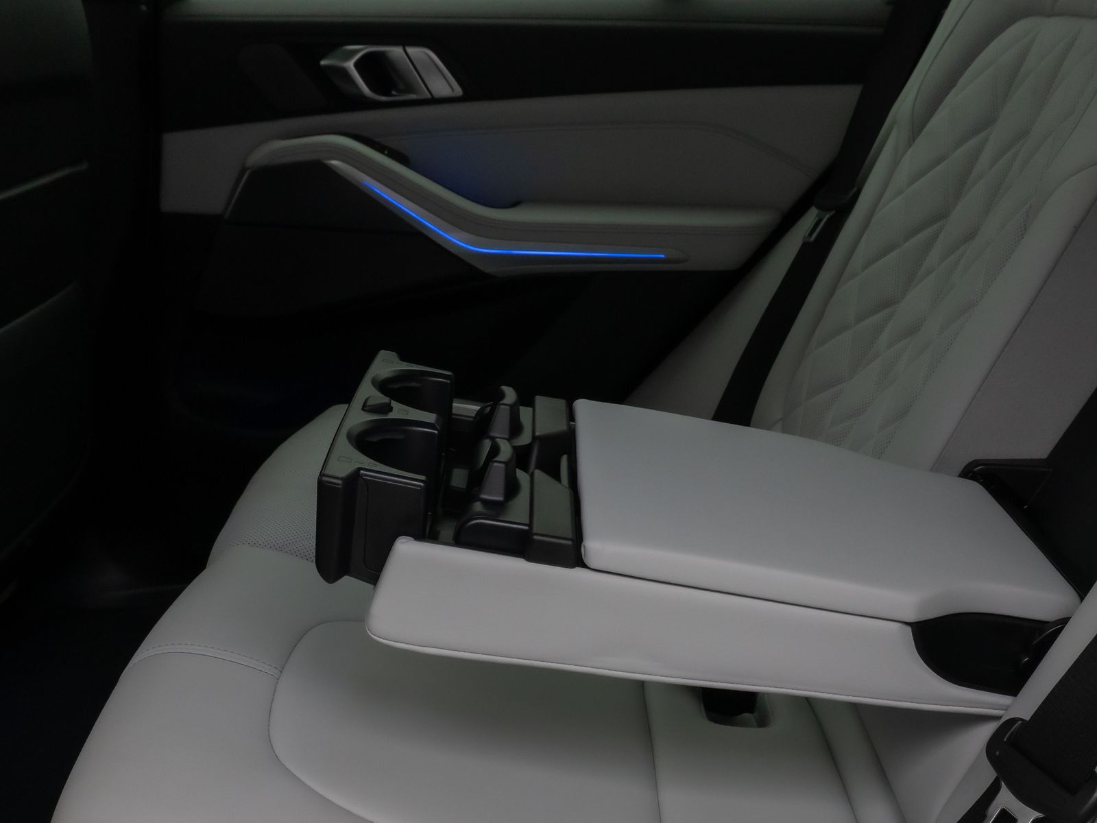 Fahrzeugabbildung BMW X5 xD30d M Sport 360°HUD DAB H/K ACC Komfort 21"