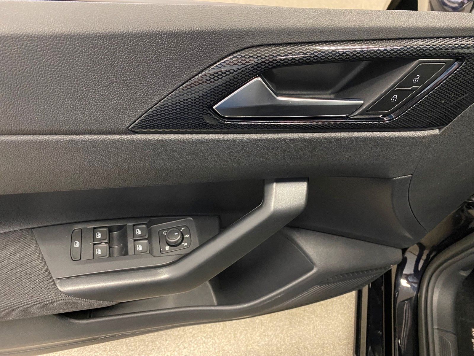 Fahrzeugabbildung Volkswagen Polo 1.0 TSI 70kW DSG Life+ALLWETTER+APP+GARANTI