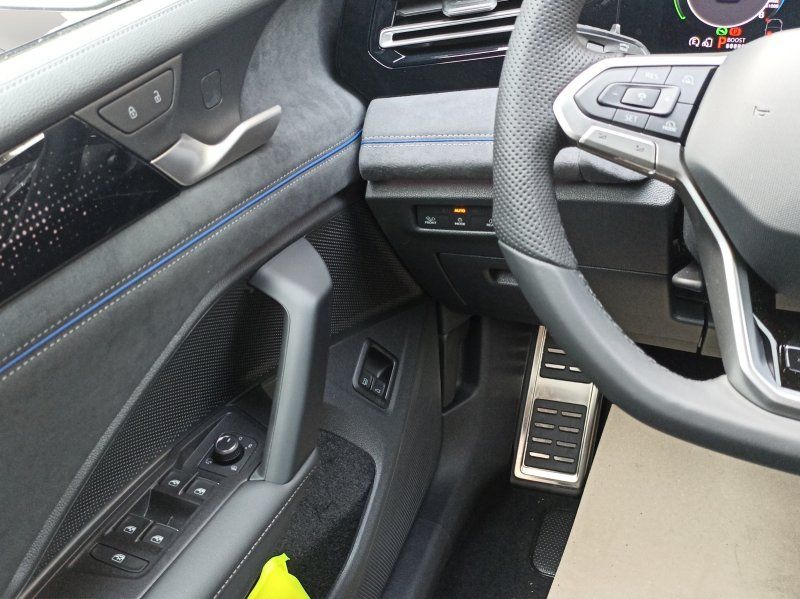 Fahrzeugabbildung Volkswagen Tiguan 1.5 TSI eHybrid R-Line DSG+  AHK+NAVI+MAT