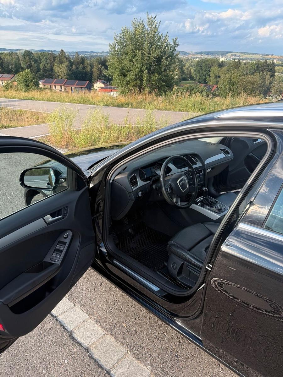 Audi A4 2011 — photo 13