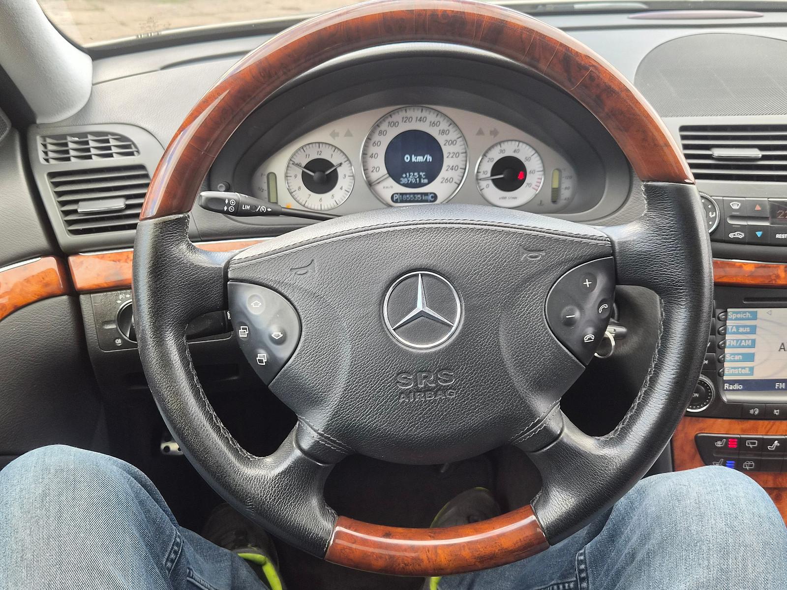 Mercedes-Benz E350 2005 — photo 16