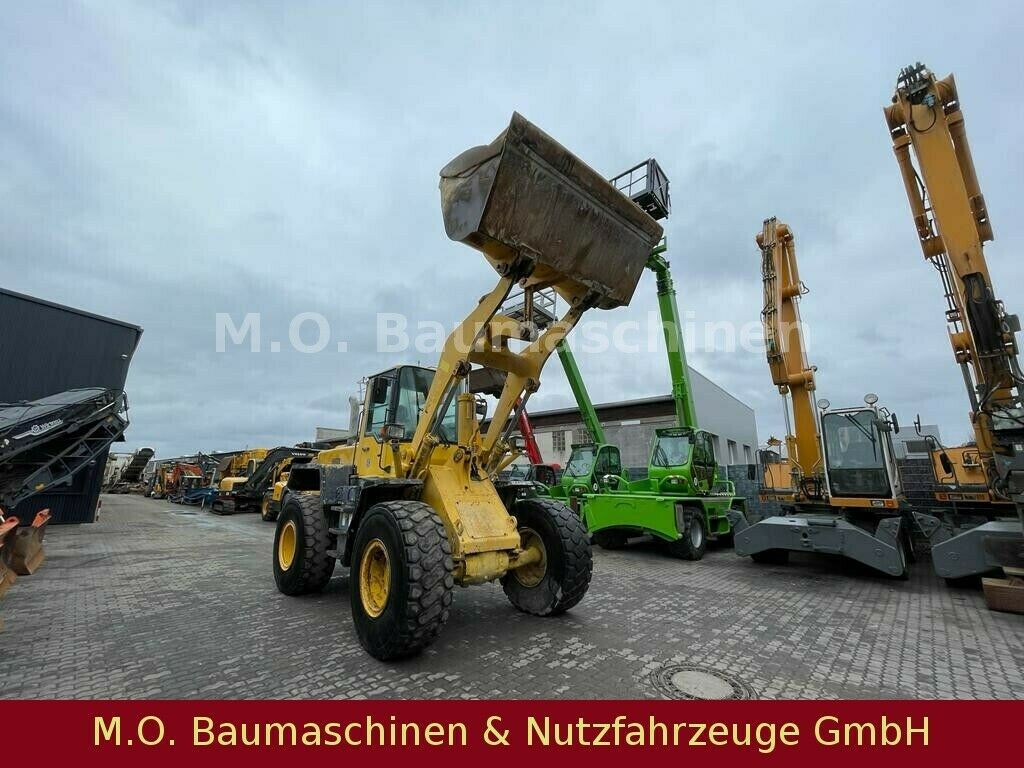 Fahrzeugabbildung Komatsu WA 320 - 3 H / AC / 14,9 T /