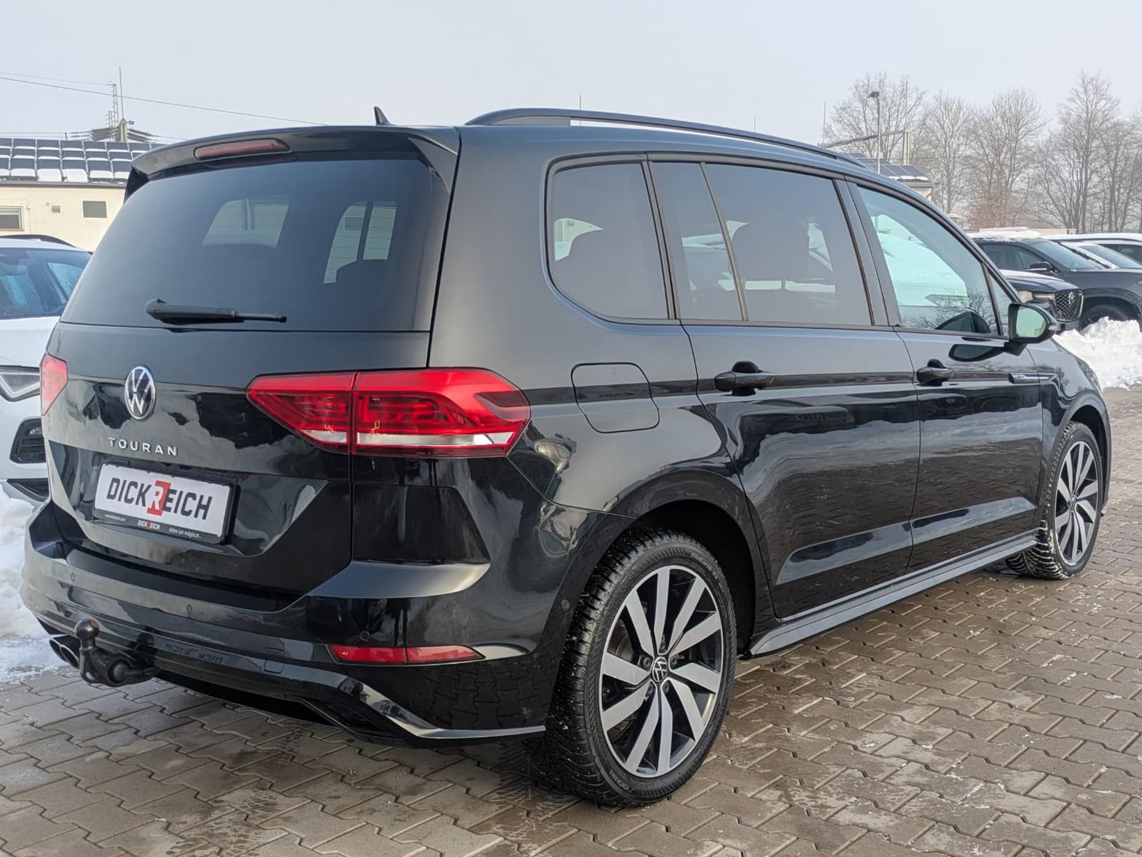 Fahrzeugabbildung Volkswagen Touran 2.0 DSG R-Line High BLACK Pano 7Si IQ AHK