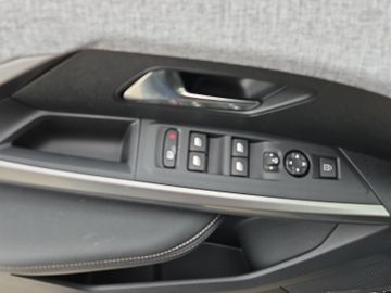 Peugeot 3008 Allure Hybrid Kam.+KeyLess+LED+Navi+SHZ
