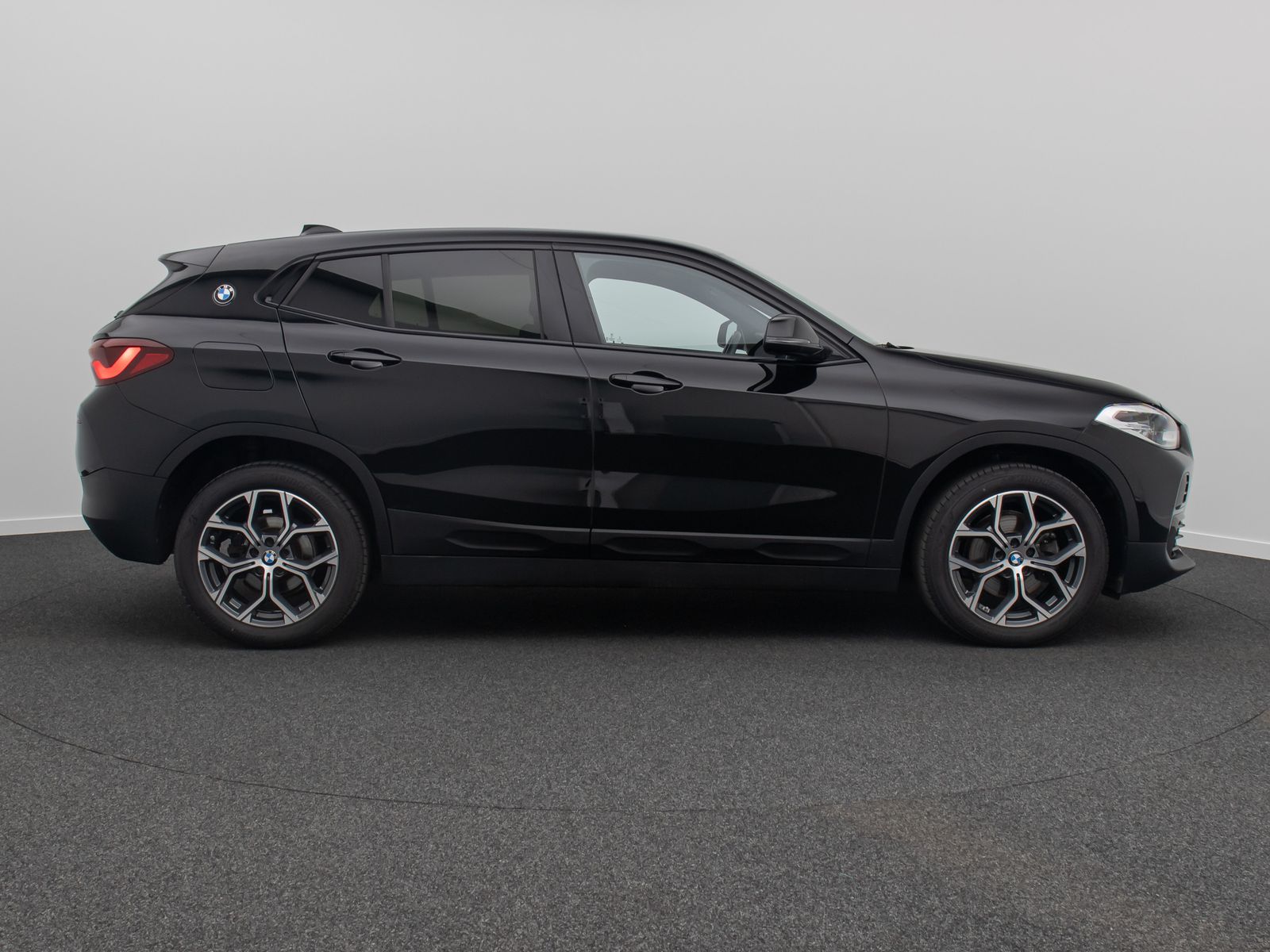 Fahrzeugabbildung BMW X2 sD18i  Kamera DAB AHK Navi HiFi Sportsitz 18"