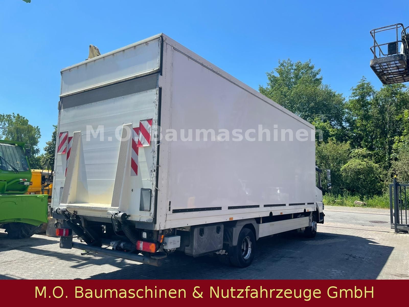 Fahrzeugabbildung Mercedes-Benz 1222 L / Ladebordwand / Thermoking VM-400 D /AC